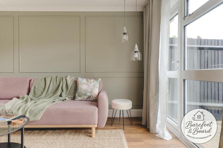 Luxury 2-Bed House in Stevenage Sleeps 6 Free Parking Barefoot & Board - B&B Shephall