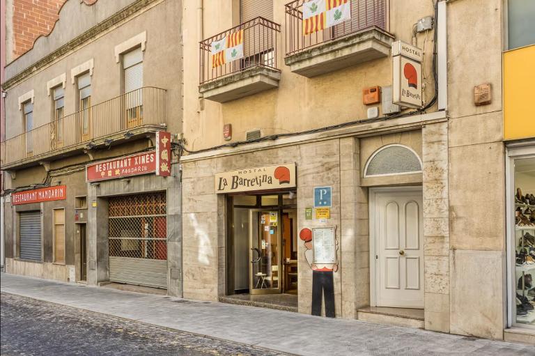 Hostal La Barretina - Bed and Breakfast Figueres
