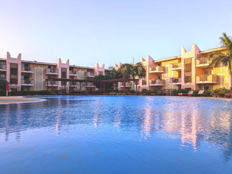 Poolside Retreat - Tropical apt B02 - PointingCaboVerde - Bed and Breakfast Santa Maria