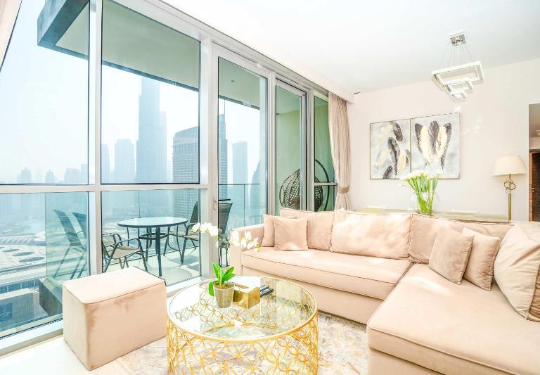 HomesGetaway-Lovely 3BR+Maids Room in Downtown Views - Ferienwohnung Dubai