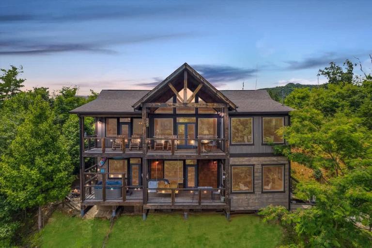 Dicks Last Resort by Beyond Expectations - B&B Gatlinburg