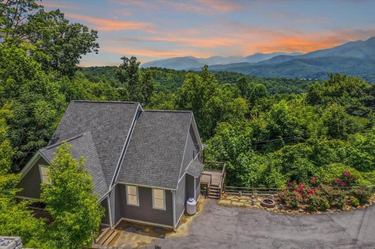 Mountain View Beauty by Beyond Expectations - B&B Gatlinburg