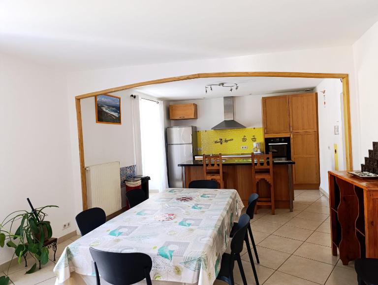 Maison spacieuse et agréable - B&B Saint-Georges-de-Luzençon