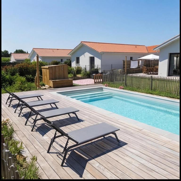 Maison Calme Biscarosse avec Piscine - 10 min Plage - B&B Biscarrosse