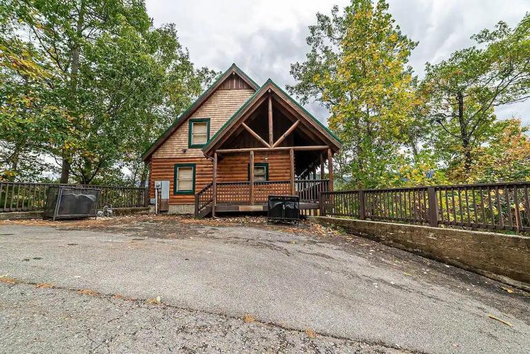 Joes Place by Beyond Expectations w Hot Tub - Ferienwohnung Pigeon Forge