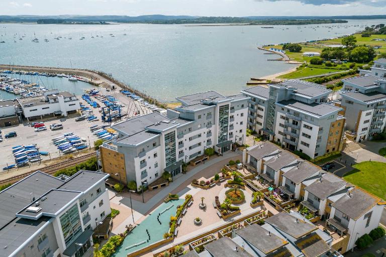 Ocean Breeze - Stunning Harbour Views from Private Balcony - B&B Poole