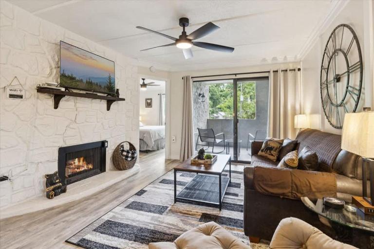 Baskins Creek II by Beyond Expectations w Balcony - B&B Gatlinburg