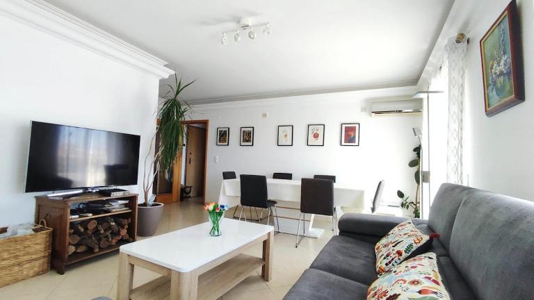Spacious, modern 3 BR apartment in Almada, Portugal - B&B Almada