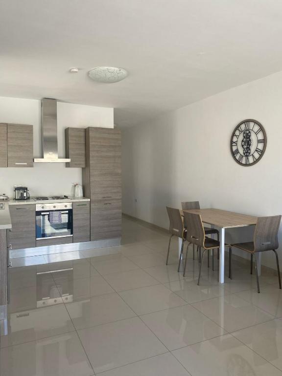 2 terrace Penthouse 500m from sea - Ferienwohnung Gzira