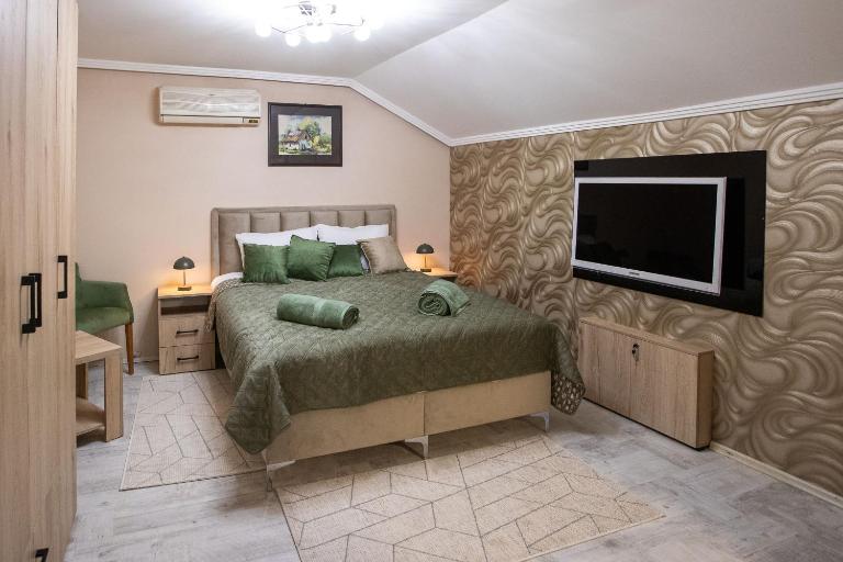 Hedera - Club Prenoćiste - Hajdukovo - B&B Šupljak