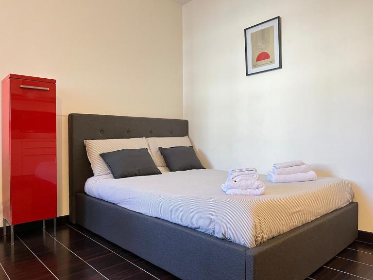 Modern Apartment near City Center and Train Station - Chambres d'hôtes Cuneo