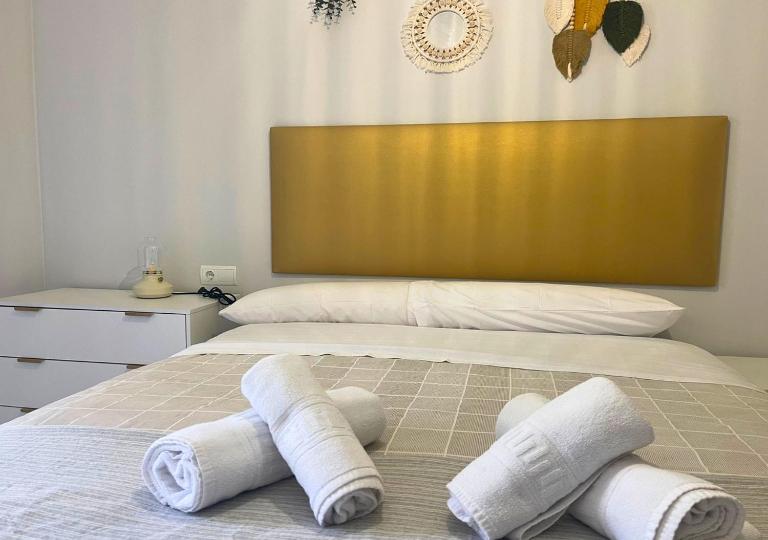 Home4u Cartuja - Bed and Breakfast Granada