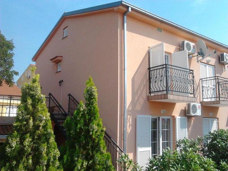 Apartments Eden - B&B Jadranovo