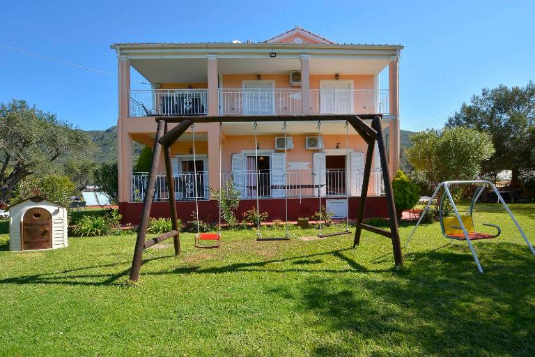 Seaside Villa Giokos - B&B Ágios Matthaíos