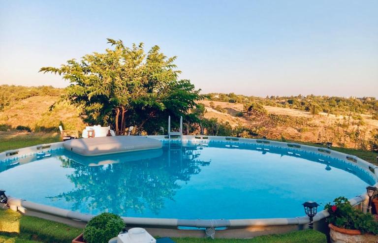 Mountain pool house - Chambres d'hôtes Varnávas