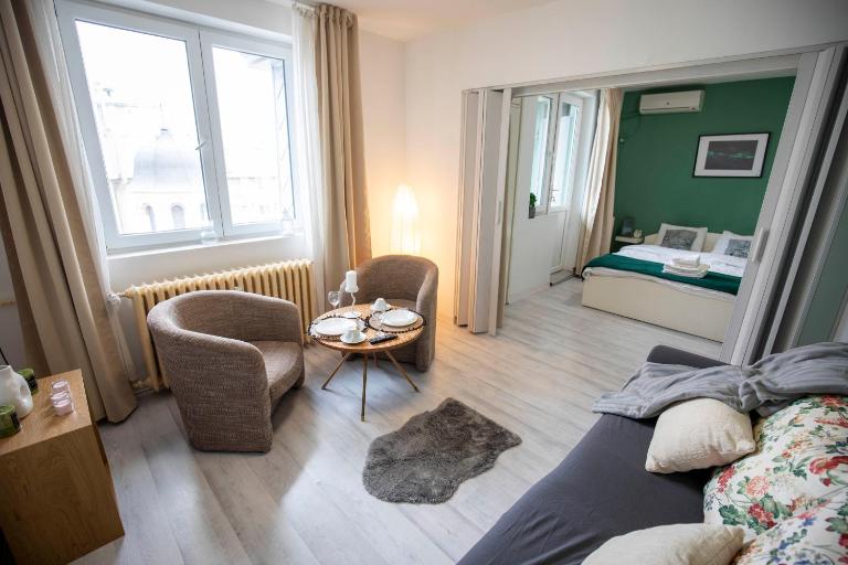Old Town Luxe Retreat - Calea Victoriei CEC Bank - B&B Bucarest