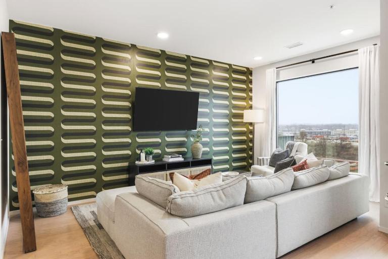 Penthouse River View Condo with Patio and Parking near Downtown - B&B Nashville