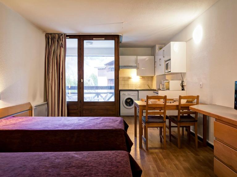 Studio 4 Pers avec WiFi et Parking à Brides-les-Bains - FR-1-512-59 - Bed and Breakfast Brides-les-Bains