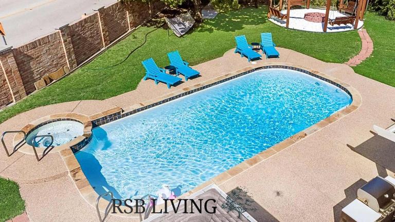 Luxury 6BR Retreat Pool Hot Tub Cinema & Game Room - B&B Haltom City