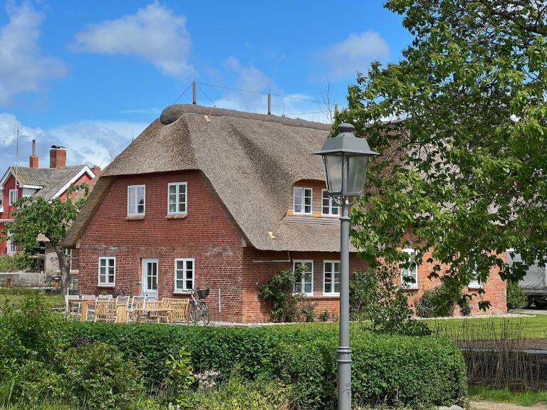 Fährmanns Hüs Wohnung Lee - Bed and Breakfast Nebel