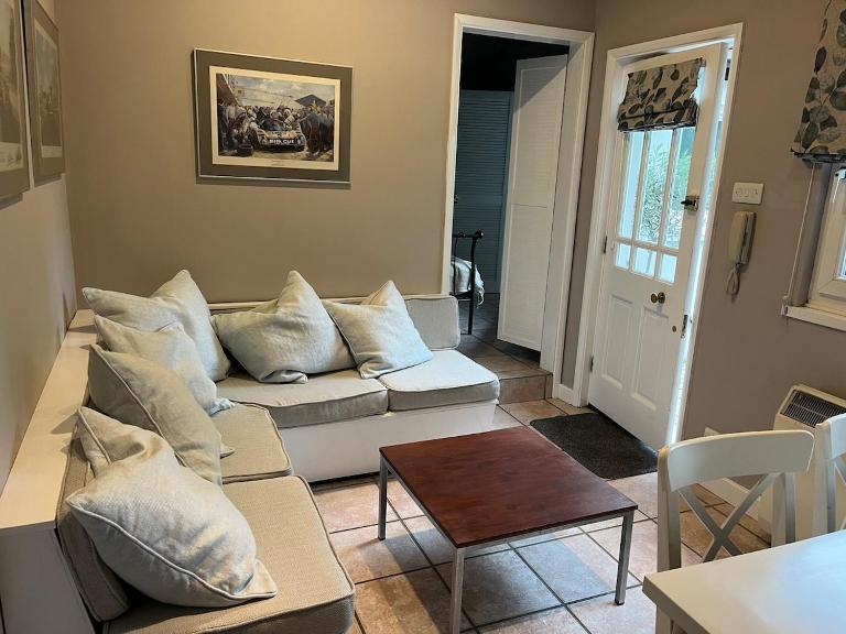 Coombe Cottage - Ferienwohnung Worcester Park