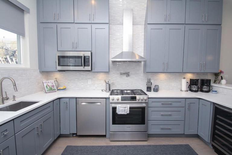 Sleek & Posh 4Bed-3 5Bath - RoofDeck - Sleeps 12 - B&B Philadelphia