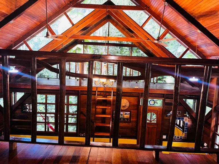 Beyond Paradise Vacation Rental - B&B Cristo Rey