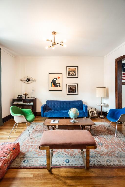 Luxe Mid-Century Styled Historic Townhouse #1 - B&B Detroit