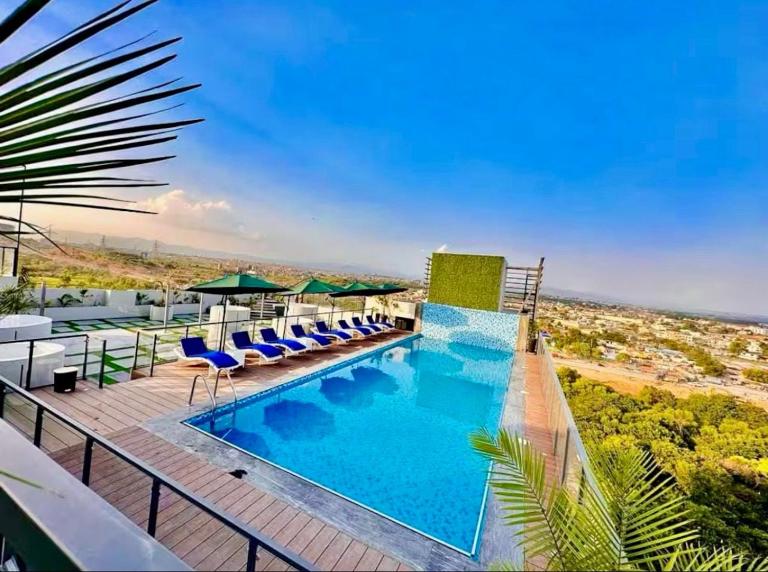 Kazani Pearl Apartment Rooftop Swimming Pool Gym Sauna - Bed and Breakfast Islamabad