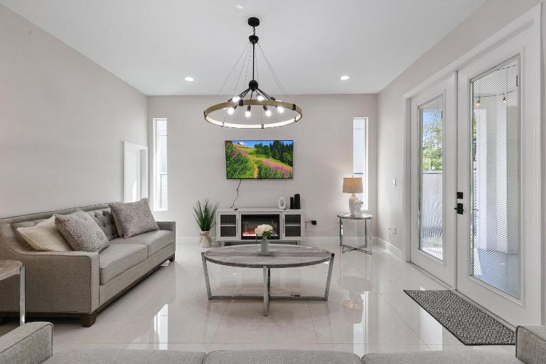Luxury New Home in Ybor's Heart - B&B Tampa