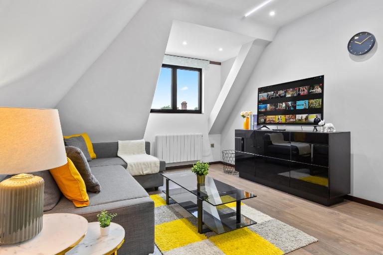 Hazel 1 Bed Suite - Central London - Near Station - Bed and Breakfast Londen