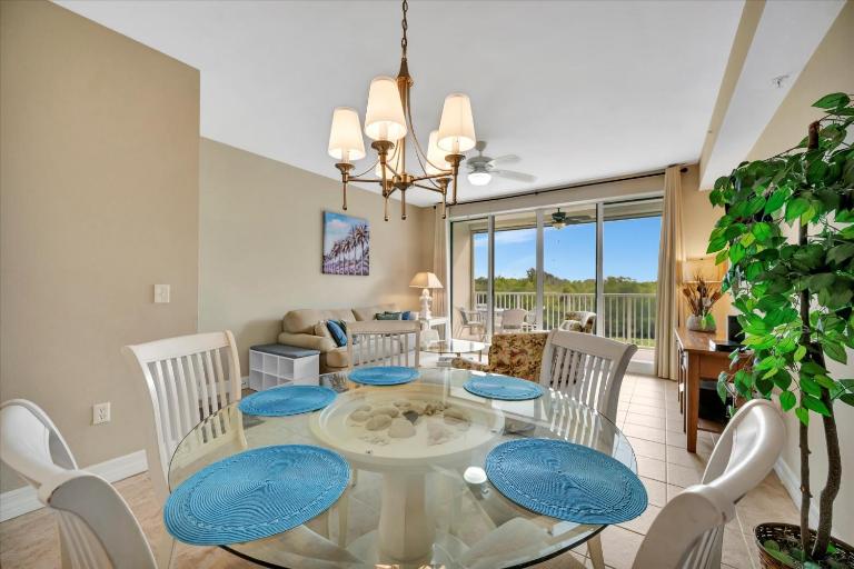 Sunrise Waterfront 2BR Townhome - Pool & Private Terraces - B&B Ruskin