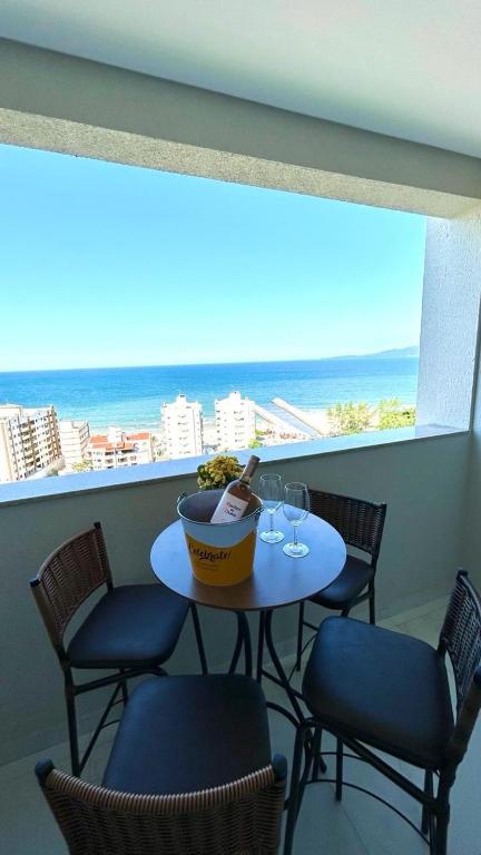 Hermoso apartamento con vista al Mar - Bed and Breakfast Itapema