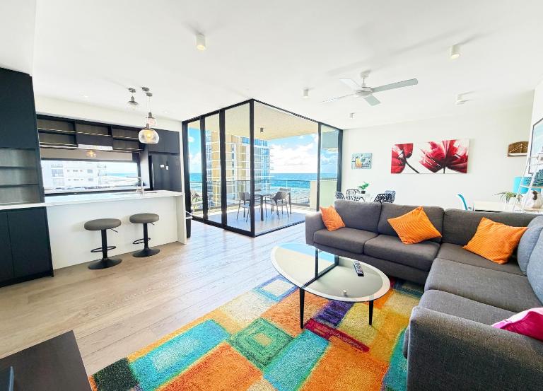 5th Floor Beachside Ocean View with Wi-Fi, Pool and Gym - B&B Gold Coast