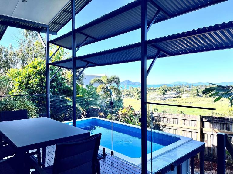 The Rise Dunk Island views and ocean breeze - Bed and Breakfast Mission Beach