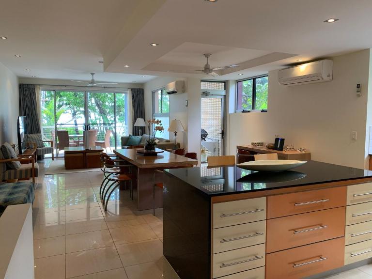 BHA 1 Beachfront Haven - 2 bedroom - Bed and Breakfast Mission Beach