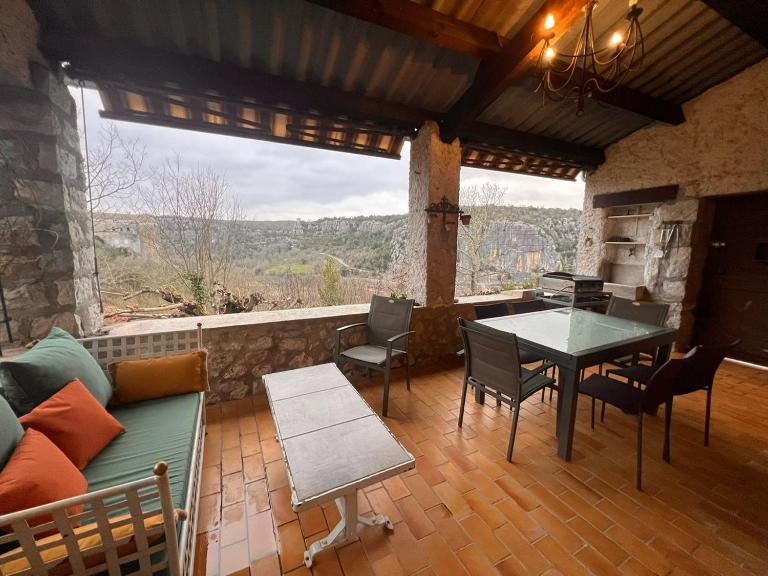 Maison à Balazuc, terrasse avec vue sur l'Ardèche - B&B Balazuc