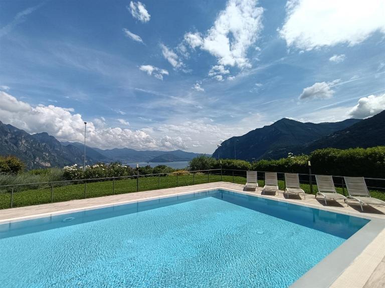 IseoLakeRental - Vistalago House - Chambres d'hôtes Riva di Solto