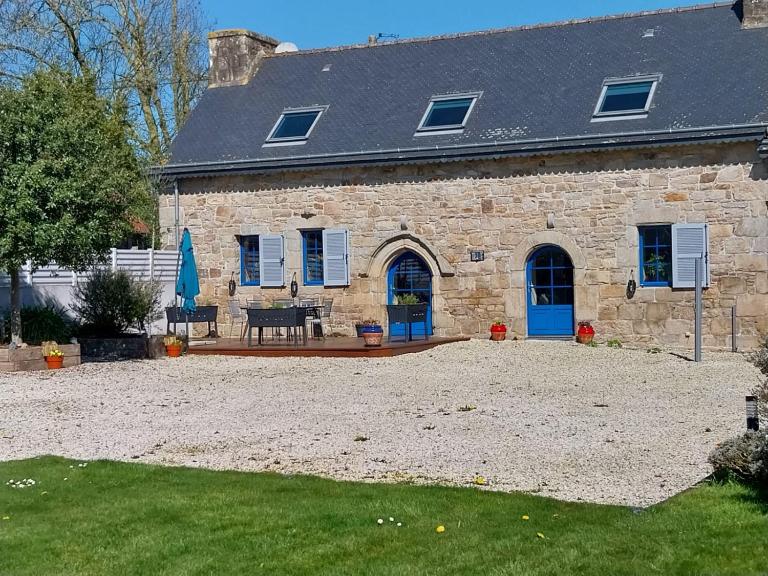 Ty Saint Idriel - Bed and Breakfast Pluzunet