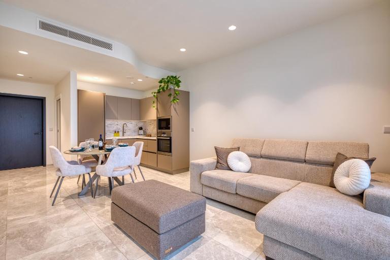 New to the matket - 19th floor apt in the prestigious Mercury Tower by SF HOMES - B&B San Julián