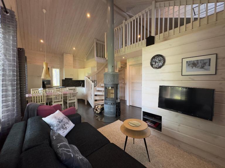 Lumilyhty A - B&B Äkäslompolo