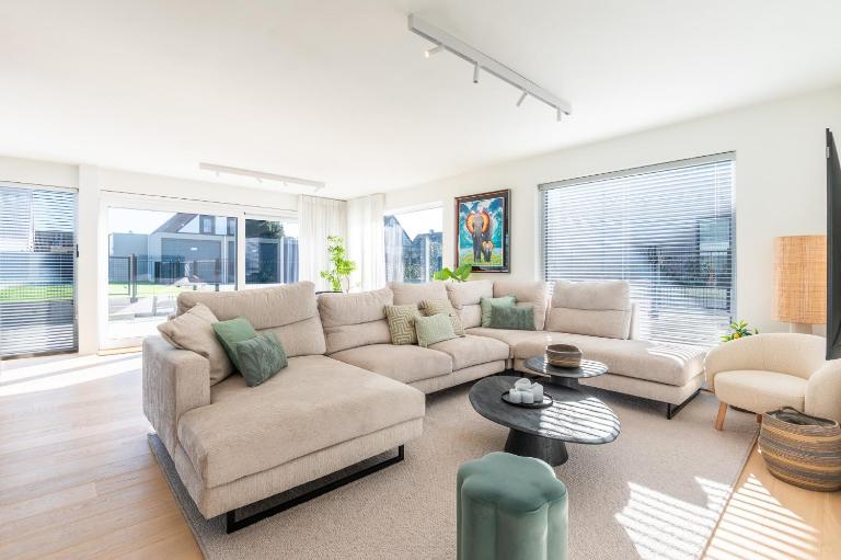 Luxury Apartment with 4 Rooms, Pool and Modern Comfort - B&B De Haan