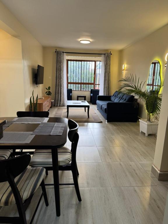 Raha Home within Nakuru CBD with pool and gym - B&B Nakuru