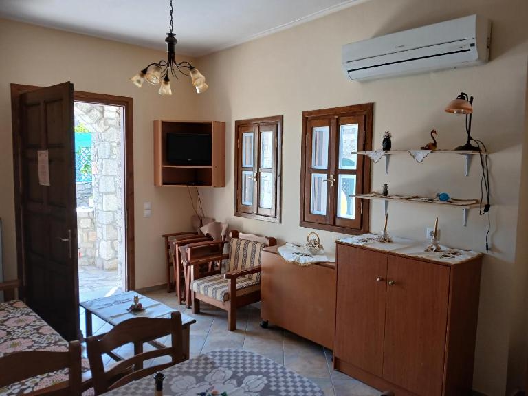 Avgonima Family's Rooms ll - B&B Chios