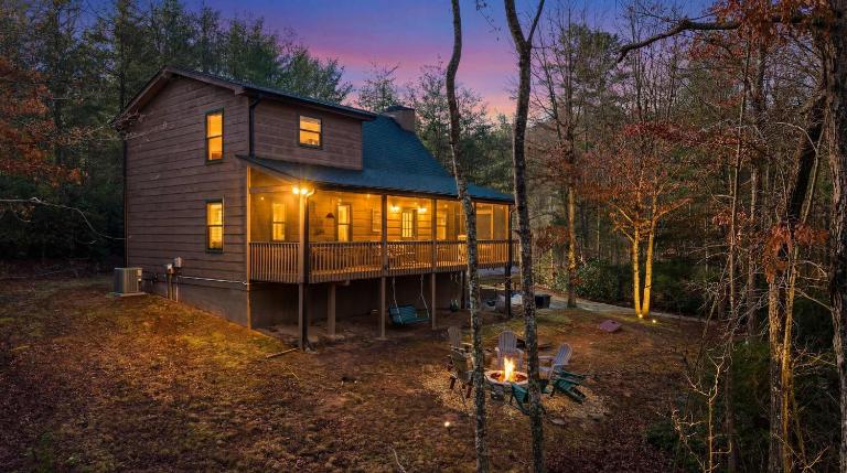 The Cabin Kingdom - Fun for kids and adults - B&B Blairsville