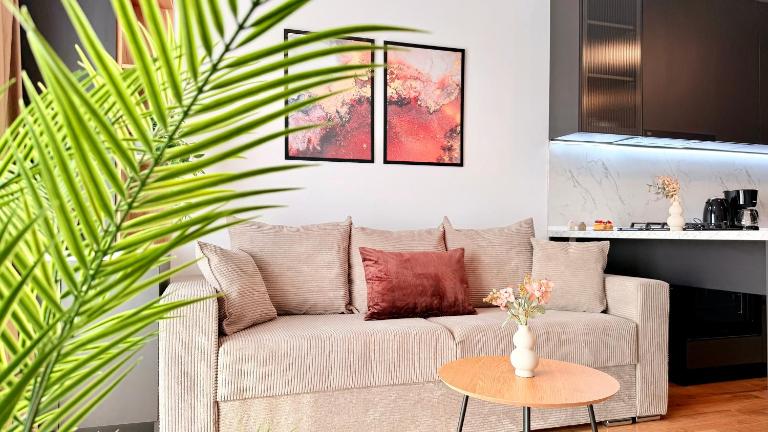 Skyline Glow - Chic 1BR Northern Business Hub Area - B&B Bucarest