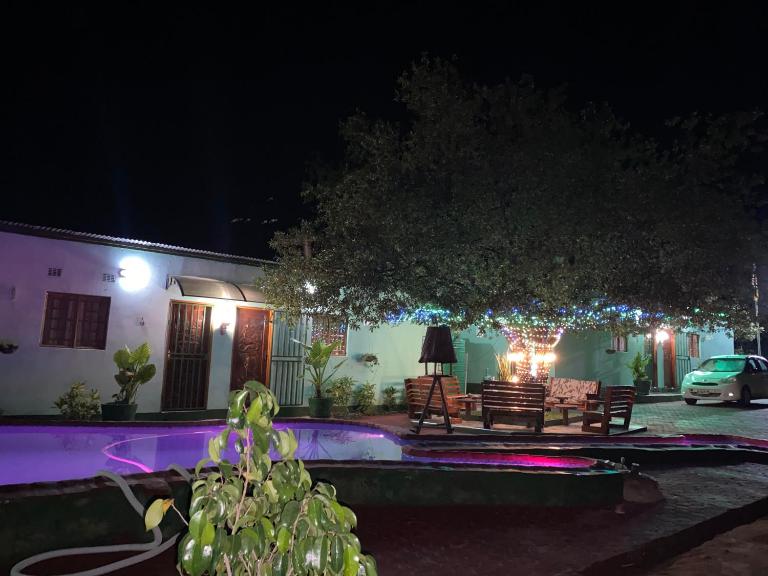 Bush Adventure Guest House - B&B Kasane