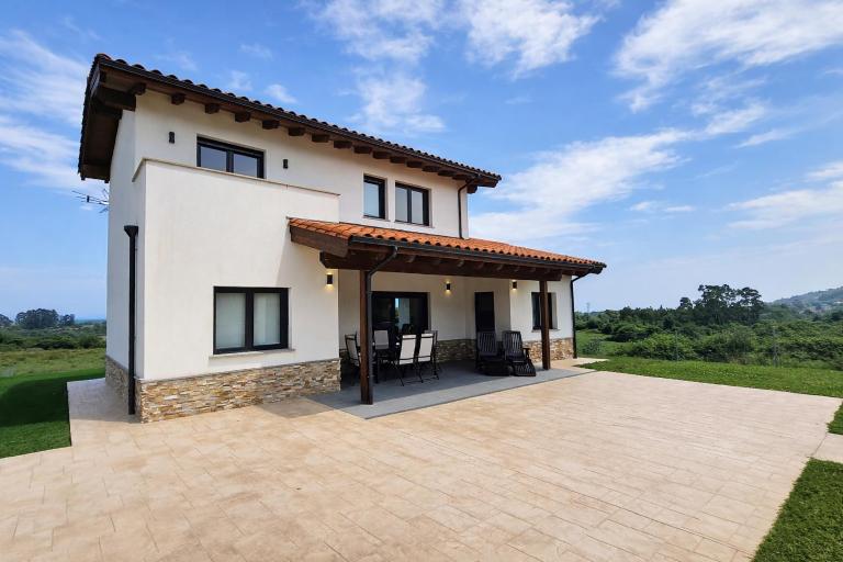 Casa Llanes con Jardín y Vistas – Mar y Cuera - B&B Llanes