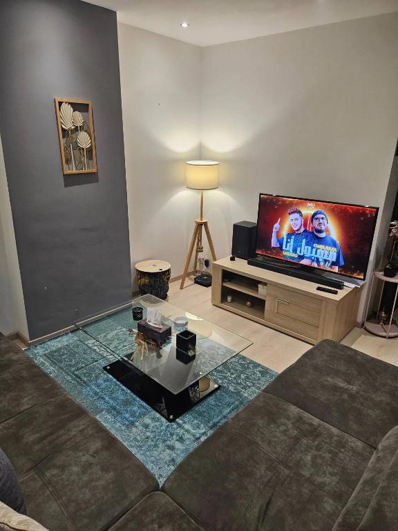 Bright apartment with 2 bedrooms in Herstal - Chambres d'hôtes Herstal