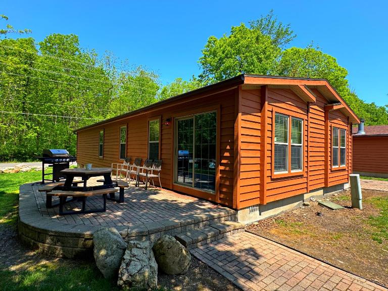 Put-in-Bay Island Club #111 - Bed and Breakfast Put-in-Bay